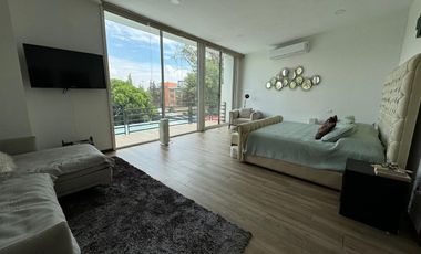 Casa  en calle cerrada con vigilancia