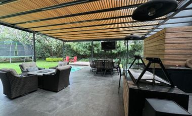 Casa  en calle cerrada con vigilancia