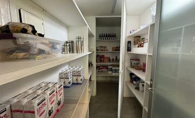 Casa  en calle cerrada con vigilancia