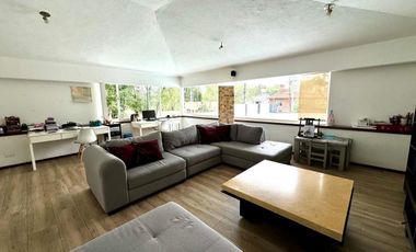 Casa  en calle cerrada con vigilancia