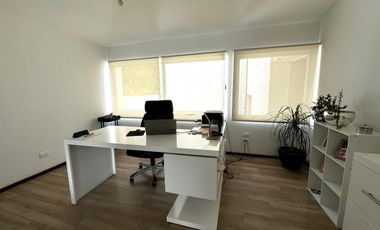 Casa  en calle cerrada con vigilancia