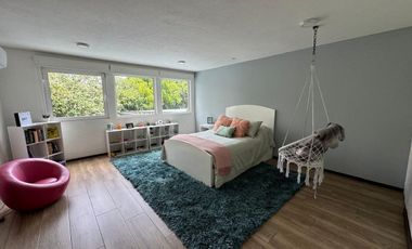 Casa  en calle cerrada con vigilancia