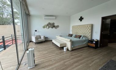 Casa  en calle cerrada con vigilancia