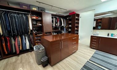 Casa  en calle cerrada con vigilancia