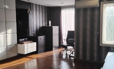 DISEWA RUMAH 3 LANTAI DALAM CLUSTER PREMIUM PIK1 10X28 FURNISHED