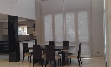 DISEWA RUMAH 3 LANTAI DALAM CLUSTER PREMIUM PIK1 10X28 FURNISHED