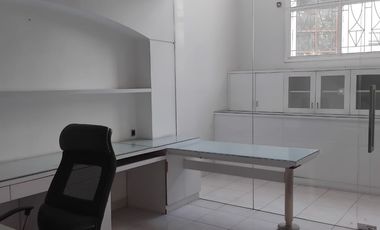 DISEWA RUMAH 3 LANTAI DALAM CLUSTER PREMIUM PIK1 10X28 FURNISHED