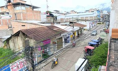 Estar a dos cuadras de la Plaza de Armas de Tarapoto significa estar en el corazón del flujo comercial y turístico.