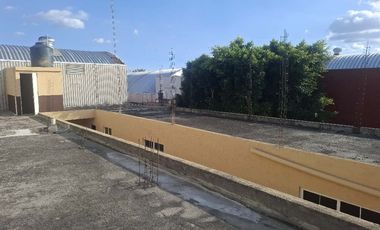 Se vende local comercial de 2 niveles con cochera en col. Santa Maria, cerca de diagonal defensores de la república, Capu