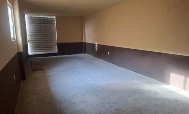 Se vende local comercial de 2 niveles con cochera en col. Santa Maria, cerca de diagonal defensores de la república, Capu