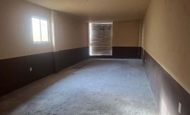 Se vende local comercial de 2 niveles con cochera en col. Santa Maria, cerca de diagonal defensores de la república, Capu