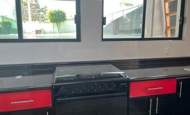 Renta Casa/oficinas Con Alberca Y Elevador. Cd. Satélite, Naucalpán, Edo. Méx. Residencia Bien Ubicada En El Corazón De Satelite