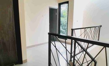 Rumah 2 lantai siap huni termurah bebas banjir