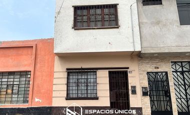 Amplia casa en venta en Callao: 2 pisos + 50 m² de aires