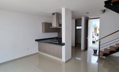 Encantadora casa en renta en el fraccionamiento Triventi con vigilancia 24/7