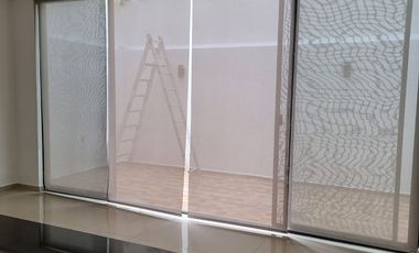 Encantadora casa en renta en el fraccionamiento Triventi con vigilancia 24/7