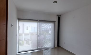 Encantadora casa en renta en el fraccionamiento Triventi con vigilancia 24/7