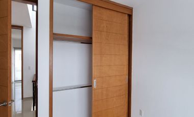 Encantadora casa en renta en el fraccionamiento Triventi con vigilancia 24/7