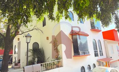 Casa con Departamento en Fraccionamiento