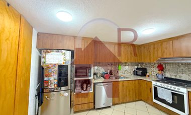Casa con Departamento en Fraccionamiento
