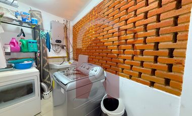 Casa con Departamento en Fraccionamiento