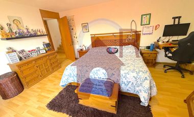 Casa con Departamento en Fraccionamiento