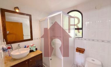 Casa con Departamento en Fraccionamiento