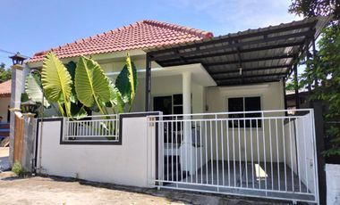 Rumah Murah Rasa Vila Jogja: Tepi Jl. Aspal Berbah