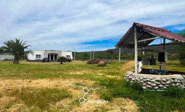 Parcela con 2 Construcciones Solida y Piscina