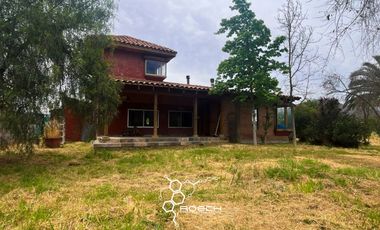 Parcela con 2 Construcciones Solida y Piscina