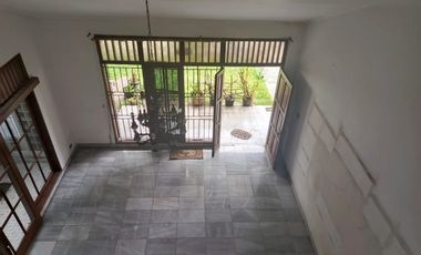 Disewakan Rumah Puri Indah 2 Lantai Depan Jalan Raya