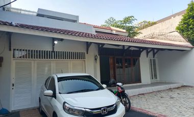 Disewakan Rumah Puri Indah 2 Lantai Depan Jalan Raya