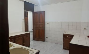 Disewakan Rumah Puri Indah 2 Lantai Depan Jalan Raya