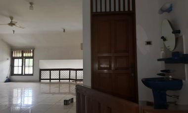 Disewakan Rumah Puri Indah 2 Lantai Depan Jalan Raya