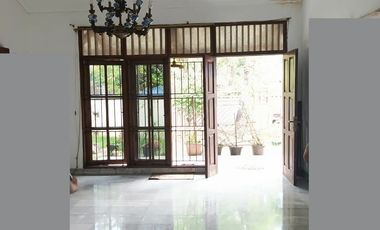 Disewakan Rumah Puri Indah 2 Lantai Depan Jalan Raya