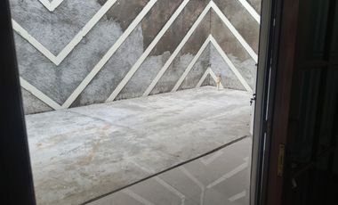 Disewakan Rumah Puri Indah 2 Lantai Depan Jalan Raya