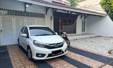 Disewakan Rumah Puri Indah 2 Lantai Depan Jalan Raya