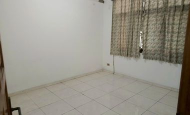 Disewakan Rumah Puri Indah 2 Lantai Depan Jalan Raya