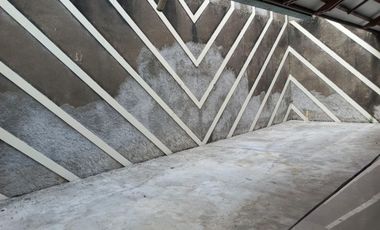 Disewakan Rumah Puri Indah 2 Lantai Depan Jalan Raya