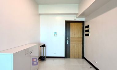 2BR Golf View Residences with a Balcony For Rent / For For Sale in 8 Forbes Town Road Residences, Bonifacio Global City, Taguig