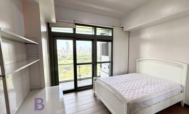 2BR Golf View Residences with a Balcony For Rent / For For Sale in 8 Forbes Town Road Residences, Bonifacio Global City, Taguig