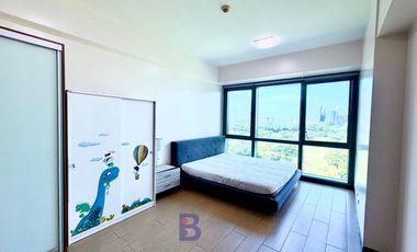 2BR Golf View Residences with a Balcony For Rent / For For Sale in 8 Forbes Town Road Residences, Bonifacio Global City, Taguig