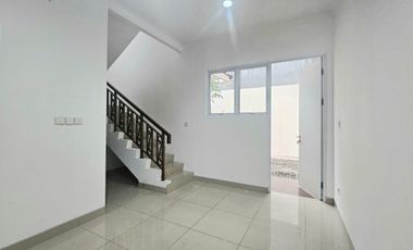 Disewakan Rumah Asri Nyaman di Cluster La Seine JGC Jakarta Timur