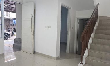 Disewakan Rumah Asri Nyaman di Cluster La Seine JGC Jakarta Timur