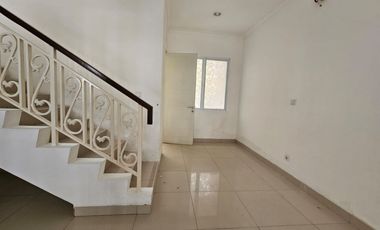 Disewakan rumah Modern Berlokasi Strategis di South Thames JGC Jakarta Timur