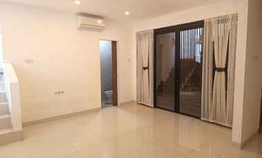 DIJUAL RUMAH SIAP HUNI KOMPLEK FLORISTA GARDEN KM 7 PALEMBANG