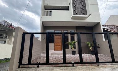 (BU) Rumah Depan Pakuwon Mall Jogja