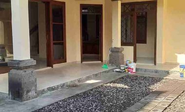 Disewakan untuk Rumah/ Kantor lok strategis di Renon Denpasar