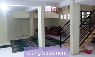 Rumah Mewah 2 Lantai Plus Basement dan Rooftop