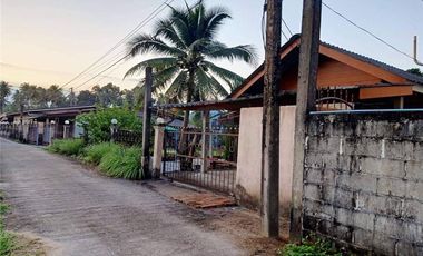 ขายบ้าน 3 ห้องนอน  2 ห้องน้ำ ติดถนนสายหลัก ใกล้สี่แยกบ้านหิน อ.สิชล